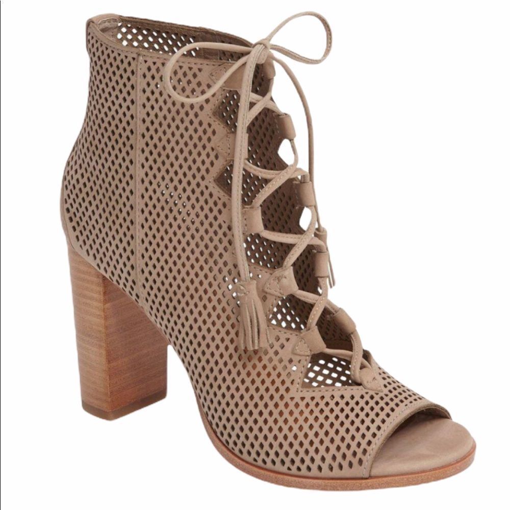 NWOT Frye Gabby Perforated Ghillie Heeled Leather Sandals